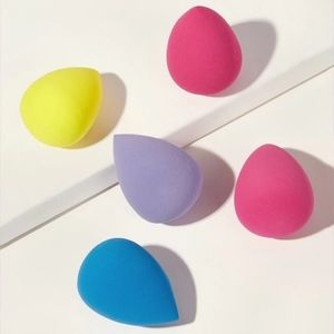 5 Pack of multi colored Beauty Blenders!